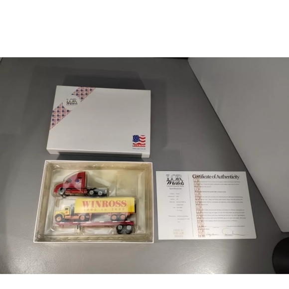 LQR Models '01 Winross Trucks 1965-2000 New Signed By Winross President & Vice - Picture 1 of 4